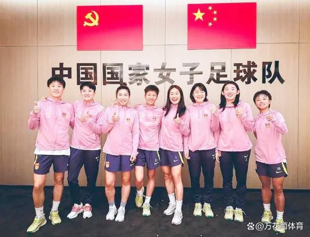 ”“学霸”周璟豪没有学过电影专业，他毕业于哈佛大学计算机科学专业，曾在硅谷做了一年程序员，发现对这份工作不感兴趣，后来决定转行投入热爱的电影事业。