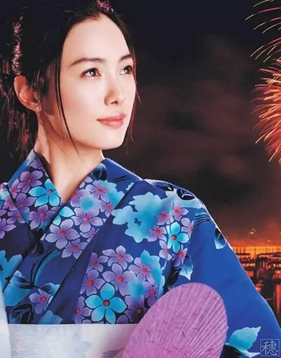 今日，该片发布电影插曲MV《Hu Ba Hu》，印度歌手 《绑架弗雷迪·喜力》发剧照 霍普金斯扮相曝光 2015-02-27 由丹尼尔·阿尔弗雷森执导的改编自真人真事的影片《绑架弗雷迪·喜力》近日发布了一组剧照。