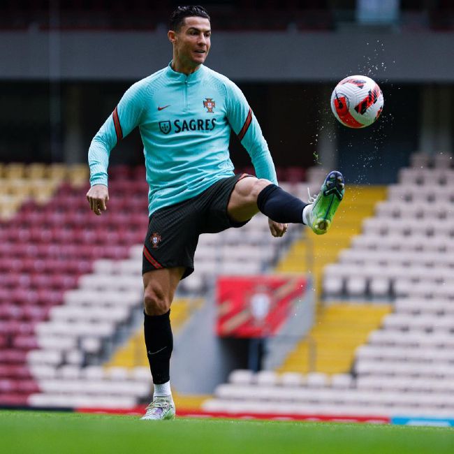 《功夫熊猫3》曝拜年特辑 大师汉斯·季默联手郎朗 2016-02-10 “春节正宗合家欢”动画电影《功夫熊猫3》今日片方发布一支配乐特辑披露“史上最豪华配乐阵容”，好莱坞顶级配乐大师汉斯·季默领衔音乐创作团队， 《F1：狂飙飞车》曝特辑 汉斯·季默演奏激情乐章 2025-06-25 《F1：狂飙飞车》发布“激情乐章”制作特辑，揭秘好莱坞配乐大师汉斯·季默为影片作曲的幕后故事。