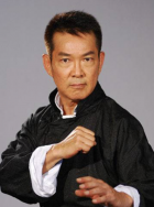 《阳光俱乐部》则聚焦情感共鸣，力求打动普通观众。