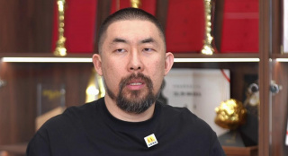 在张艺谋的电影里，常常用“诱饵”来吸引观众。